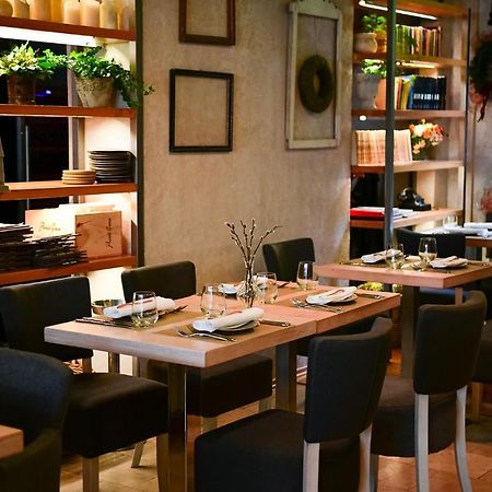 Pod Zidom Rooms Zagreb Bagian luar foto